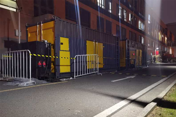 溧阳柴油发电机组的输出电压是如何调节的？