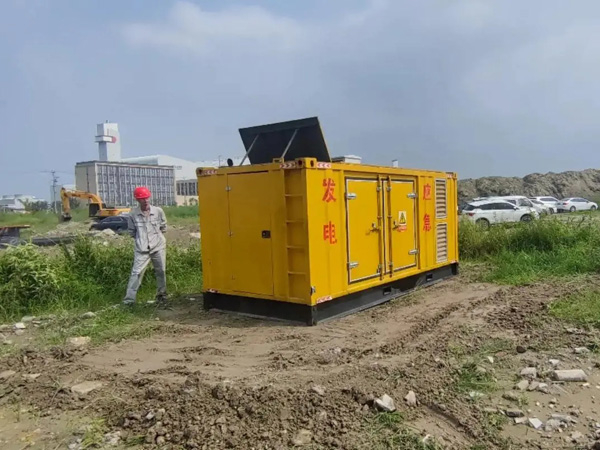 溧阳200KW柴油发电机机组每小时的油耗量受哪些因素影响？